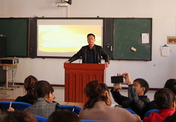东山中学召开例会部署近期重点工作