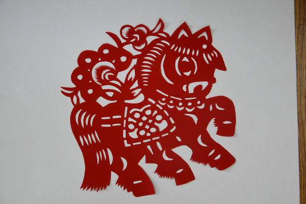 平山小学李佳婷剪纸小马
