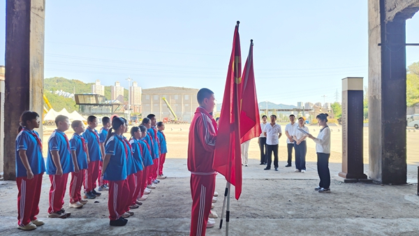 传承红色基因 厚植家国情怀——平山区桥头镇中心校到本钢一铁厂工业旧址开展研学实践活动